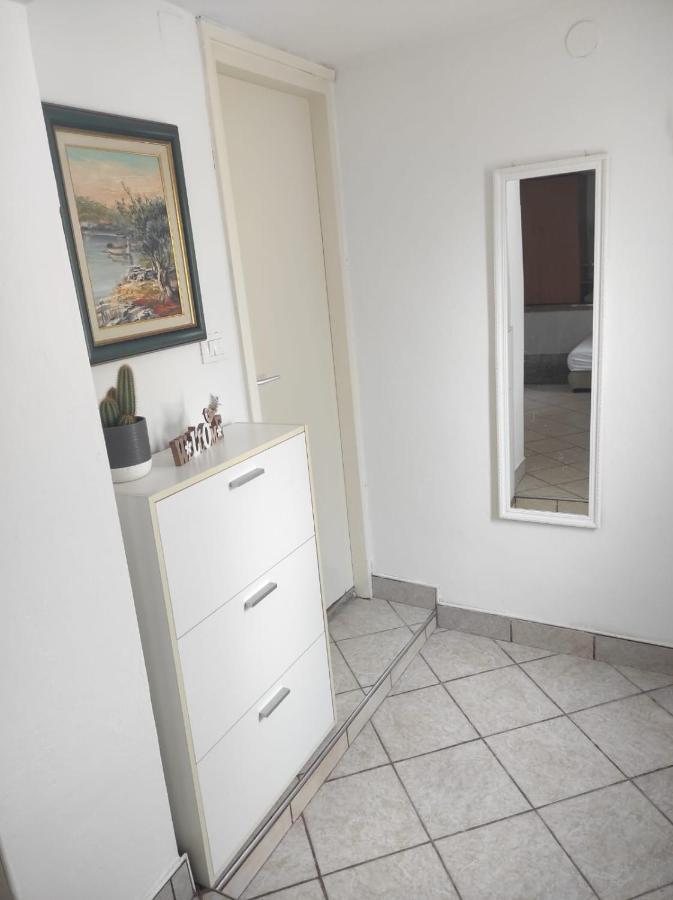 Studio Apartment Petrov Шибеник Экстерьер фото