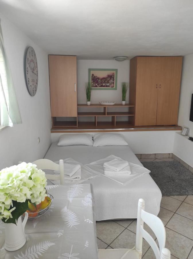 Studio Apartment Petrov Шибеник Экстерьер фото