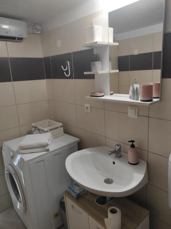 Studio Apartment Petrov Шибеник Экстерьер фото