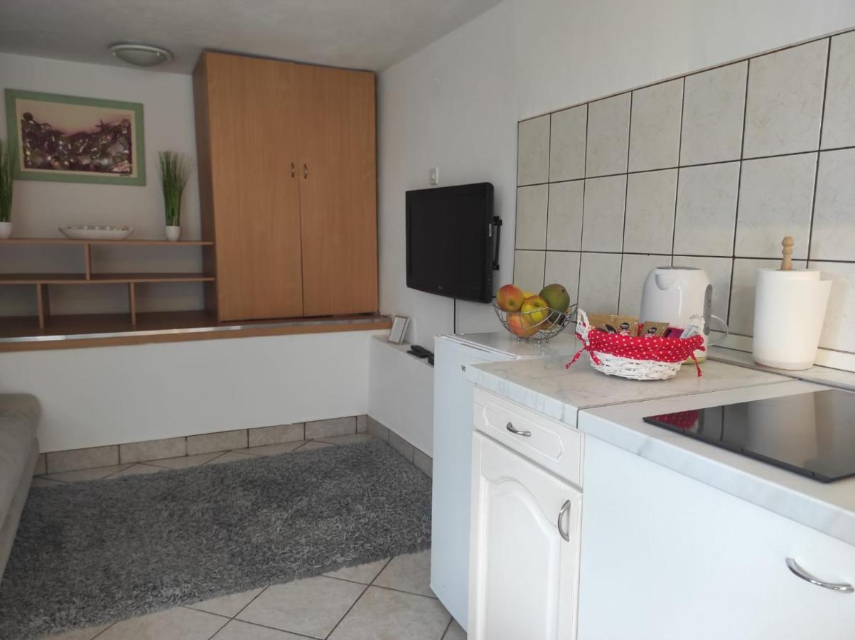 Studio Apartment Petrov Шибеник Экстерьер фото